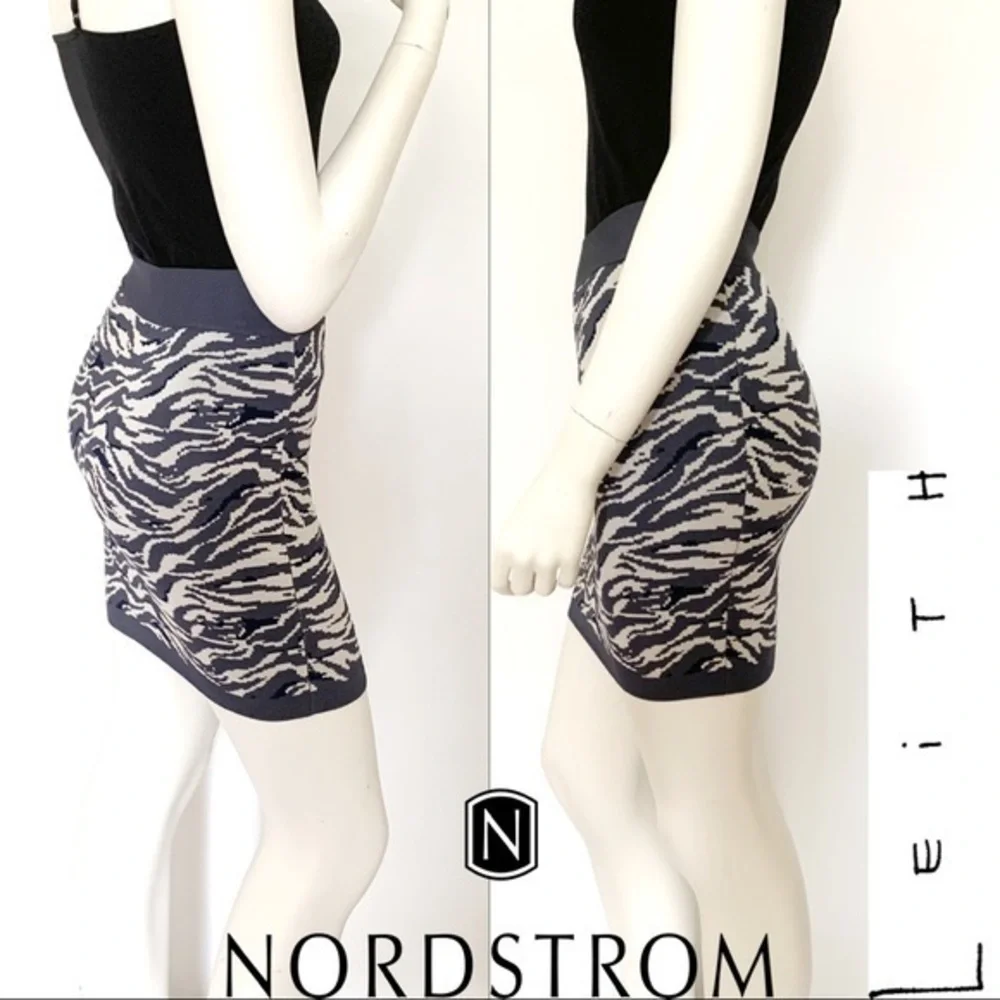 Leith Knit Sweater Zebra Tiger Blue, White, Grey Animal Print Skirt Size XS